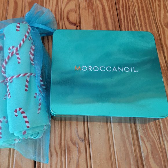 - Moroccanoil - Set of Three Hair Treatments plus Christmas Bags - Picture 1 of 4